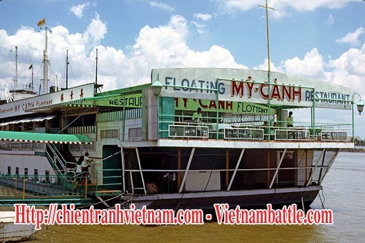 Tàu Mỹ Cảnh thường đậu ở Bến Bạch Đằng. Nơi đây vào năm 1965, biệt động Sài Gòn đánh bom nhà hàng nổi Mỹ Cảnh - Vietcong bombed My Canh float restaurant