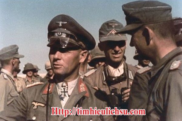 Tướng Erwin Johannes Eugen Rommel với biệt danh "con cáo già sa mạc"  là chỉ huy quân đoàn Châu Phi - Afrikakorp  - Africa Corp