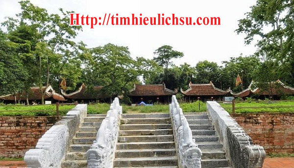 Bậc cầu thang với chạm khắc rồng ở khu dịi tích thành điện Lam Kinh thời hậu Lê ở đất Lam Sơn, huyện Thọ Xuân, Thanh Hoá cũng là nơi Lê Lợi khởi nghĩa,