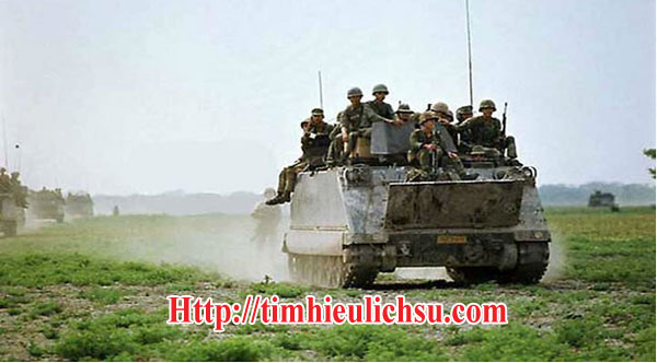 Trận Ấp Đá Biên năm 1973 hay còn gọi là trận Rạch Đá Biên, là trận đánh mà trung đoàn 207 quân Giải Phóng đã bị sư đoàn 7 Việt Nam Cộng Hòa tập kích ở rừng tràm thuộc Ấp Đá Biên, Mộc Hóa, Long An trong chiến tranh Việt Nam : xe thiết giáp M113 của sư đoàn 7 VNCH - Battle of Ap Da Bien in Vietnam war : ARVN 7th division M113 Armour