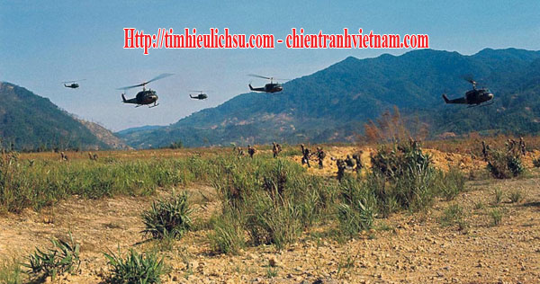 Lính Mỹ hành quân trong trận Khe Sanh năm 1968 trong chiến tranh Việt Nam - Us Marines in Battle of Khe Sanh 1968 in Vietnam war