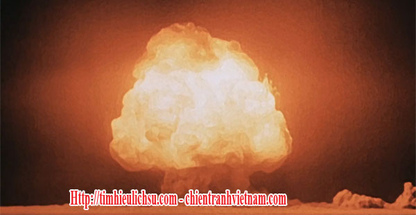 Vụ thử nghiệm và kích nổ quả bom hạt nhân đầu tiên được đặt mật danh Trinity nằm trong dự án thử nghiệm hạt nhân mang tên dự án Manhattan 