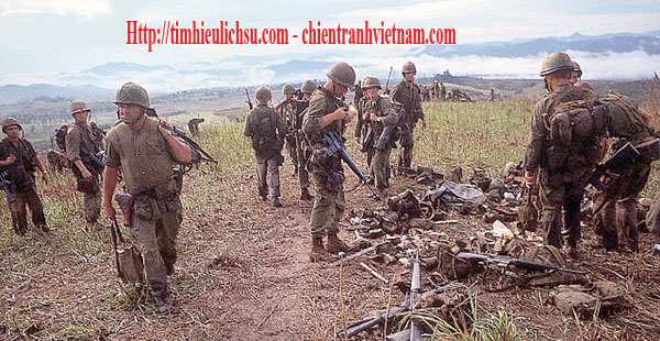 Thủy Quân Lục Chiến Mỹ trên đồi 861 sau "trận đánh trên những ngọn đồi " trong trận Khe Sanh năm 1968 trong chiến tranh Việt Nam - Us Marines on the Hill Hil 861 after hill fights in Battle of Khe Sanh 1968 in Vietnam war