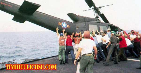 Lý do nào mà Mỹ đẩy các trực thăng trị giá hàng chục triệu Usd xuống biển trong tháng 4 năm 1975 ?. - Why Did The US soldiers push $10 million worth of choppers into the sea ?