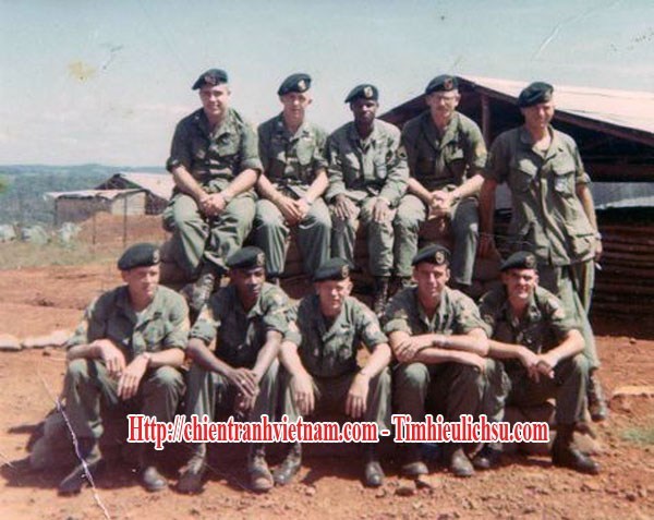 Lính Đặc Biệt của Mỹ trước trận đánh A Sầu ở căn cứ đặc biệt A Sầu năm 1966 trong chiến tranh Việt Nam - Us special Forces beore battle of A Sau or battle of A Shau in Vietnam war 1966