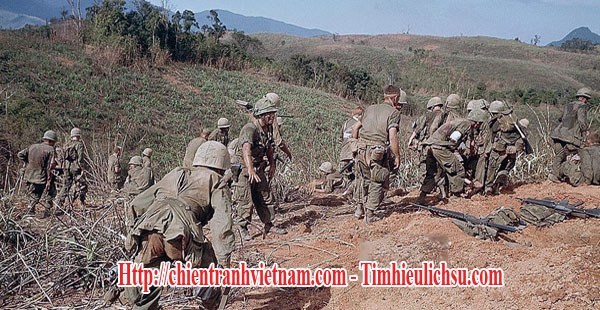 Vì sao Mỹ bỏ căn cứ Khe Sanh trong chiến tranh Việt Nam : Lính Thủy Quân Lục Chiến Mỹ trên đồi 64 trong trận đánh Khe Sanh - Why did Us Army abandon Khe Sanh base in Vietnam war ? : Us marines on Hill 64 in battle of Khe Sanh 1968
