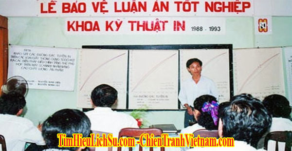 Sau khi việc xét lý lịch tuyển sinh Đại Học được loại bỏ, Nguyễn Mạnh Huy đã được nhập học và bảo vệ luận án tốt nghiệp năm 1993